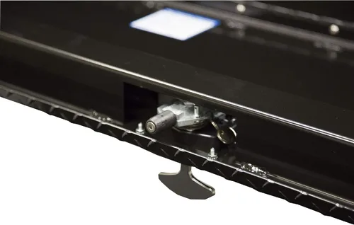 Vista 4 de Buyers Products 1725100 - Caja de herramientas de aluminio para debajo del chasis de camión con estriado de diamante negro, 18 x 18 x 24 pulgadas