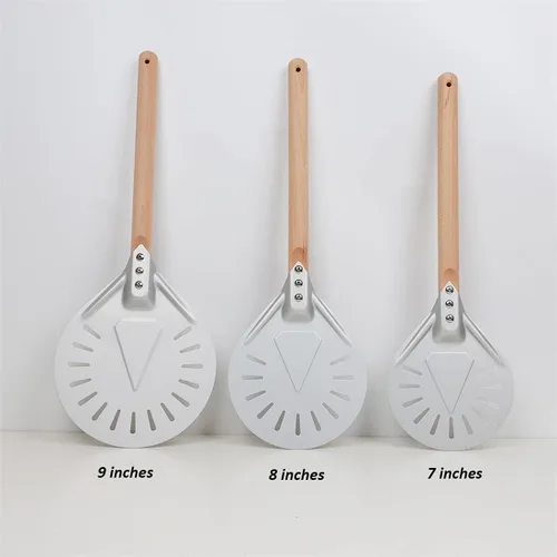 Vista 4 de Peeling redondo perforado para pizza, cáscara de pizza de aluminio con mango de madera desmontable de 15.7 pulgadas para pizza casera (8 pulgadas)