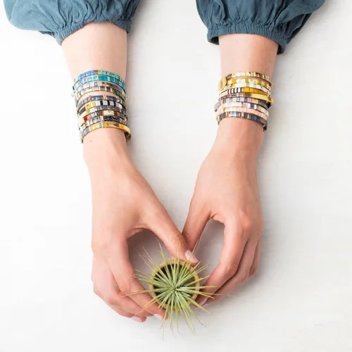 Vista 3 de Sonateomber Tila - Pulseras elásticas con cuentas planas para mujer, pulsera de cuentas coloridas