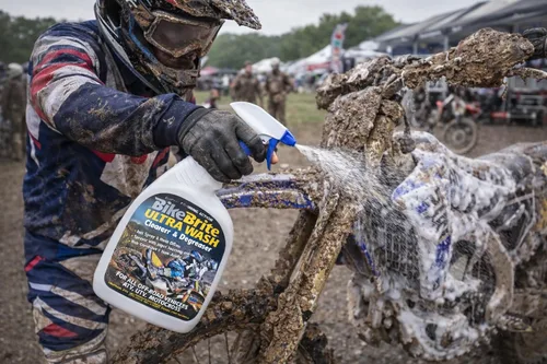 Vista 8 de Bike Brite MC4U Ultra Spray Wash - Azul (32 onzas líquidas)