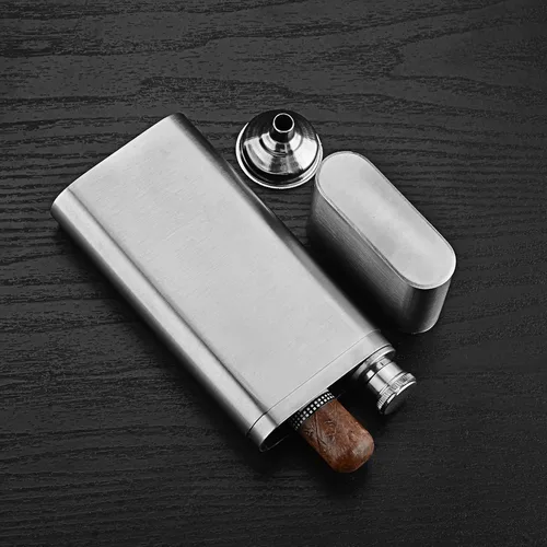 Vista 3 de Linkidea Petaca de acero inoxidable de 2 onzas con tubo de cigarro y embudo, funda de viaje portátil para calibre 50, regalo para hombres (plateado)
