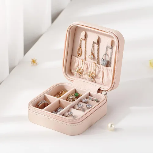 Vista 6 de Casegrace - Mini joyero portátil de viaje de cuero para joyas, organizador de anillos, caja de regalo para niñas y mujeres