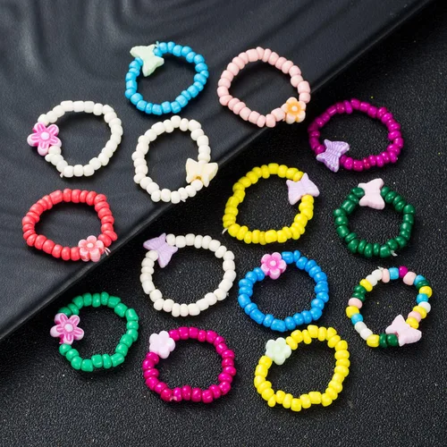 Vista 7 de SENNI Anillos de resina acrílica coloridos y lisos con cuentas elásticas para mujeres y niñas