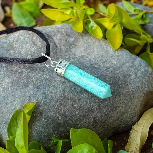 Vista 2 de Collar de Amazonita – Colgante de cristal curativo natural para calma, equilibrio y energía positiva Joyas de piedra cruda para hombres y mujeres