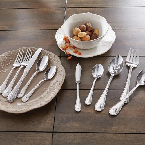 Vista 7 de Juego de Cubiertos Lenox para 12, Juego de Cubiertos French Perle de 65 Piezas con Utensilios para Servir, Servicio para 12, Elegantes Utensilios