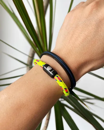 Vista 4 de Pulsera de cuerda náutica hecha a mano para hombres y mujeres, diseño elegante y duradero con encanto inspirado en la marina