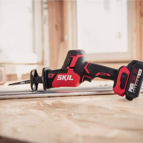Vista 2 de SKIL PWR CORE 20 Sierra recíproca compacta sin escobillas de 20 V, incluye batería de litio de 2.0 Ah y cargador automático PWR JUMP - RS5825B-10