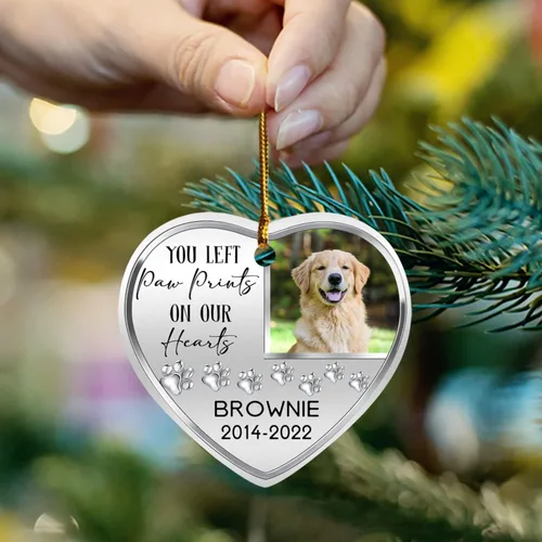 Vista 6 de Adorno con texto en inglés «You Left Paw Prints On Our Heart» 2026, marco de fotos conmemorativo para mascotas, regalo de adorno de Navidad, Adorno