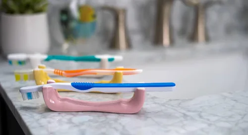 Vista 8 de Soporte para cepillos de dientes HoldMeDry simple y único para mejorar la higiene diaria (rosa)
