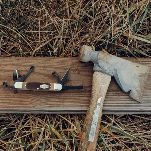 Vista 5 de Old Timer 24OT Splinter Carvin' - Cuchillo tradicional plegable para tallar de 6 pulgadas con hoja de detalle de 1.5 pulgadas, mango aserrado