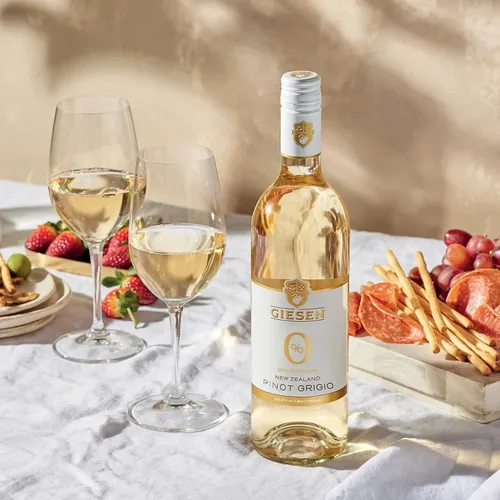 Vista 3 de Giesen Pinot Grigio Premium sin alcohol - Vino blanco desalcoholizado premium Pinot Gris de Nueva Zelanda