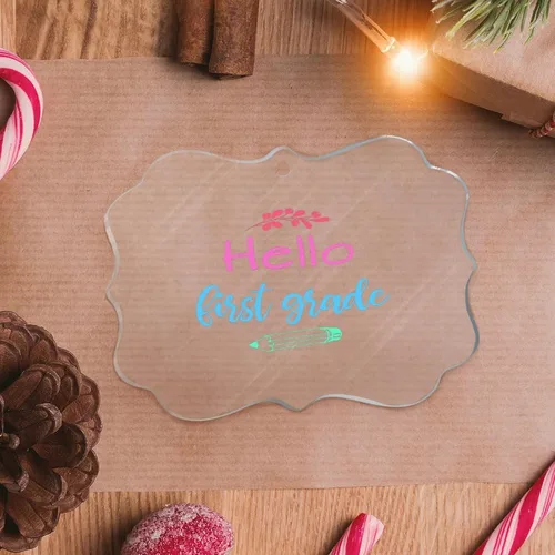 Vista 26 de Adornos de copo de nieve personalizados para la familia, con texto en inglés "Have You Hugged A Massage Therapeut", adornos navideños tropicales