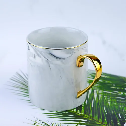 Vista 3 de Taza de café de mármol de 14 onzas, taza para los amantes, tazas de té de cerámica con mango dorado, taza de cerámica novedosa para el hogar