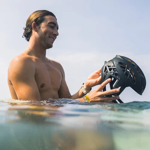 Vista 2 de Oakley WTR Icon - Casco de surf, ligero protector para deportes acuáticos, para surf, wakeboard, kitesurf y deportes acuáticos