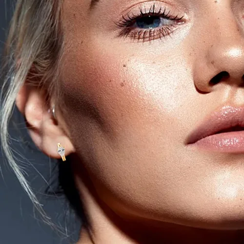 Vista 3 de Aretes de aro de oro para mujer, modernos aretes chapados en oro de 18 quilates, delicados aretes hipoalergénicos, pequeños y ligeros para uso diario