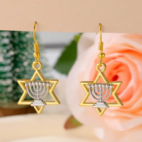 Vista 6 de Pendientes de estrella de David, aretes de Janucá, aretes de menorá para mujer, joyería judía de Hanukkah para mujer, Zinc