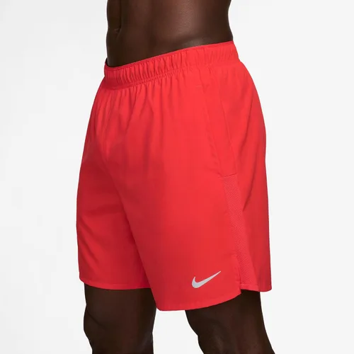 Vista 3 de Nike Men's Challenger Dri-Fit 7" Brief-Lined Running Shorts Carmesí claro/Carmesí claro/Plata reflectante