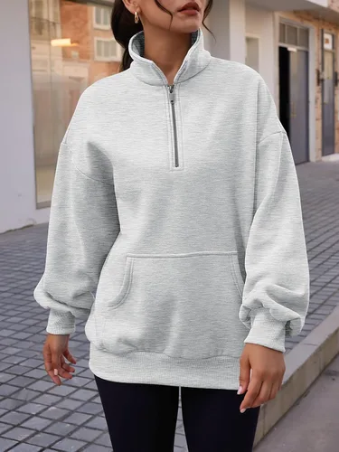Vista 3 de Trendy Queen Sudaderas de gran tamaño con cremallera de un cuarto para mujer, sudaderas con capucha con media cremallera con bolsillos, cuello