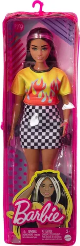 Vista 6 de Barbie Fashionistas Doll #179, Curvas con pelo largo resaltado, top corto de llama, falda a cuadros y accesorios que incluyen zapatillas y gafas
