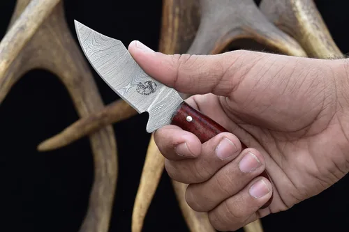 Vista 8 de Knives Ranch Cuchillo utilitario EDC hecho a mano, espiga completa, acero de damasco, mango de micarta de arpillera, funda de vaquero resistente