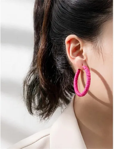 Vista 4 de Aretes de ratán hechos a mano, diseño circular de mimbre trenzado, diseño de mimbre de paja trenzada, estilo bohemio, aretes de gota de verano