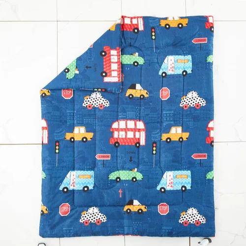 Vista 9 de Juego de ropa de cama para niños pequeños, color azul marino con autos coloridos, incluye 1 edredón para niños, sábana encimera, sábana bajera