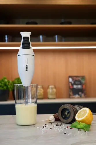 Vista 4 de bamix® Licuadora de inmersión clásica de 150 W, batidora de mano de 2 velocidades fabricada en Suiza con 3 cuchillas