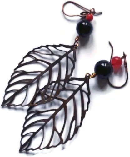 Vista 2 de Copper Leaf Earrings with Black Onyx and Red Bead