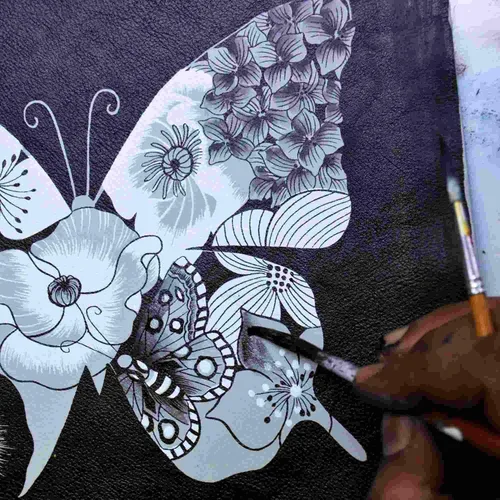 Vista 20 de Anna by Anuschka Cartera de tres pliegues pintada a mano para mujer de cuero