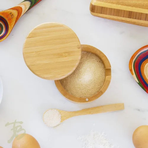 Vista 2 de Totally Bamboo Little Dipper - Caja de almacenamiento de bambú con tapa giratoria magnética, capacidad de 6 onzas, incluye cuchara de bambú