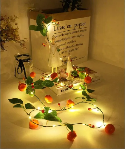 Vista 4 de Vid de mandarina con tira de luces LED, vid artificial de bayas de Kumquat de 6.6 ft, 1 cadena de 20 luces LED, funciona con pilas, decoración