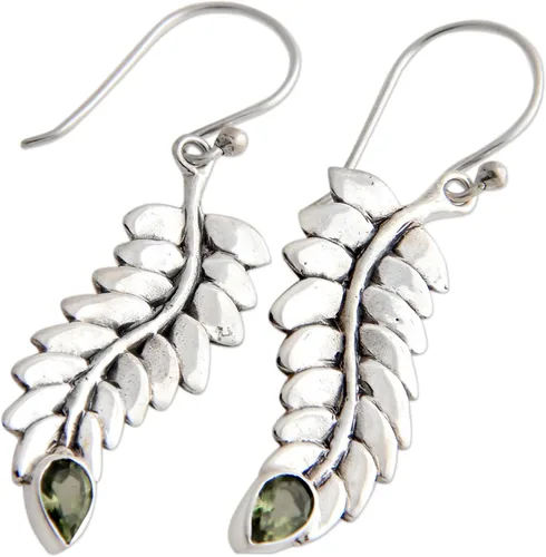 Vista 2 de NOVICA Peridot Plata de ley 925. Dangle arete "Sweet Leaf