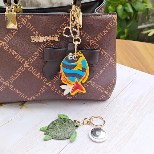 Vista 48 de CATCH ON Paquete de 2 fundas de cuero para Airtag para llavero, bonitos accesorios Kawaii adecuados para Airtag