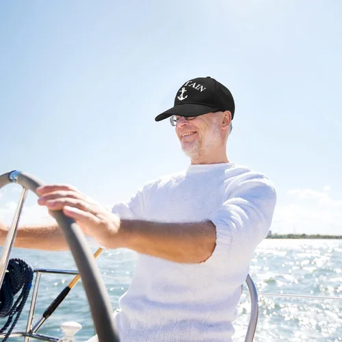 Vista 4 de Didaey 4 piezas de regalos de barco para hombres, gorra de capitán de barco, sombrero de capitán, vasos de acero inoxidable con texto en inglés "I'm