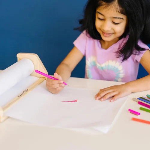 Vista 5 de Melissa & Doug. Tablero de madera de dispensador de rollo de papel con papel bond blanco (12 pulgadas X 75 pies)