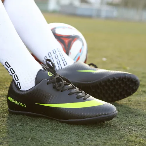 Vista 7 de WCCICSS Zapatos de fútbol para hombre con tacos de césped TF atléticos de fútbol para exteriores e interiores