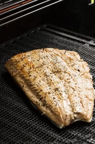 Vista 3 de Cestari Juego de 2 alfombrillas antiadherentes para parrilla, corte extra grande para adaptarse a la parrilla de pizza, malla resistente sin PFOA
