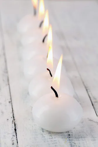 Vista 5 de D'light Online Paquete de velas flotantes pequeñas de 2 pulgadas para eventos, centros de mesa, bodas, spa, decoración del hogar, ocasiones Blanco
