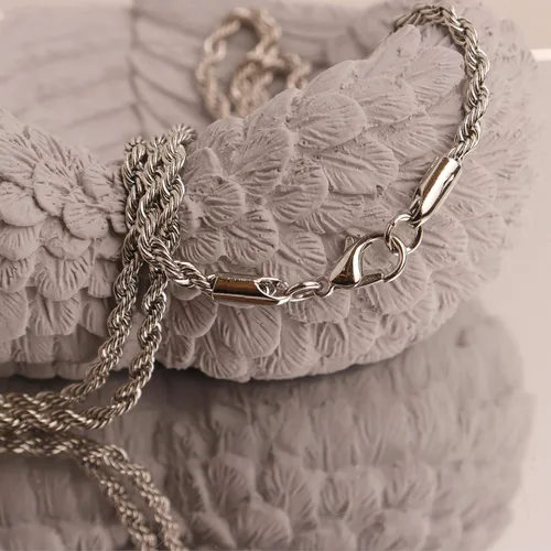 Vista 6 de Sonateomber Collar con colgante de cruz sagrada para hombres y mujeres, cadena de acero inoxidable grueso católico, cristiana, hipoalergénica