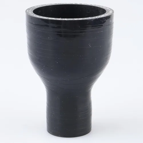 Vista 64 de AC PERFORMANCE ID de 1" a 1/2" (25mm a 13mm) Manguera de silicona recta reductora de 3 capas reforzada negra, 3" de longitud Negro
