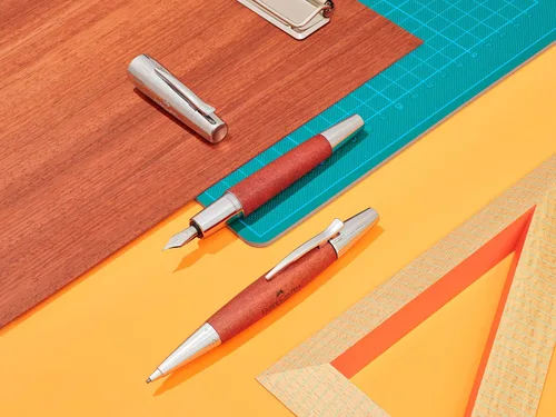 Vista 4 de Faber-Castell e-motion - Pluma estilográfica, madera y marrón cromado, ancho