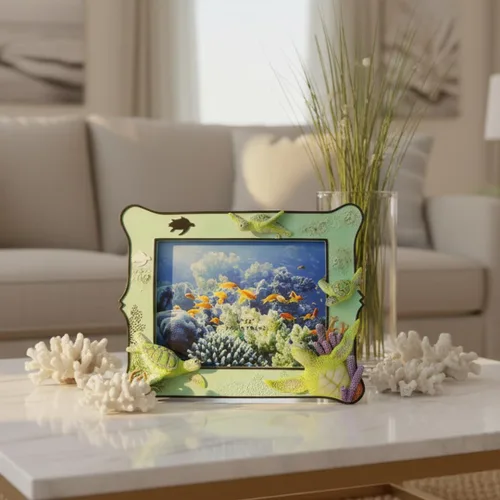 Vista 3 de Marco de fotos decorativo de resina de tortuga marina de 6 x 8 pulgadas para mesa. Decoración del hogar con diseño de tortuga marina del océano.