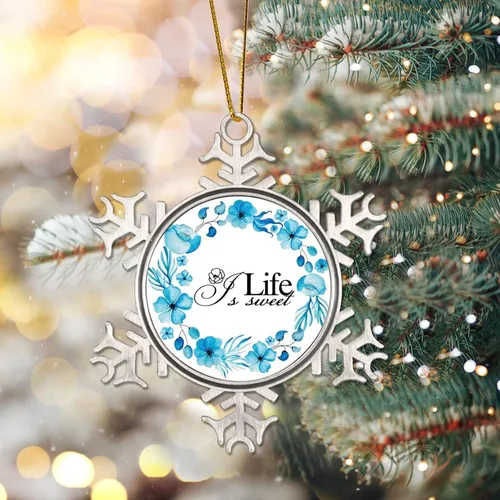 Vista 2 de Corona de flores florales Life is Sweet Adorno de copo de nieve de metal para árbol de Navidad, decoración colgante de árbol de Navidad, divertido