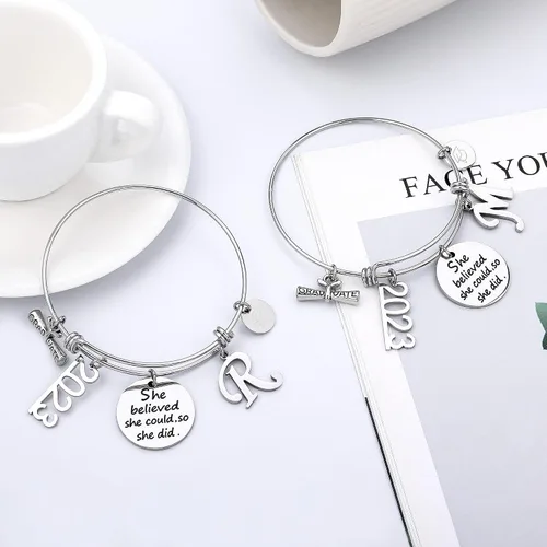 Vista 6 de Regalos de graduación para ella 2022, pulseras de graduación de clase 2022, regalos de graduación, pulseras de abalorios universitarios, regalos