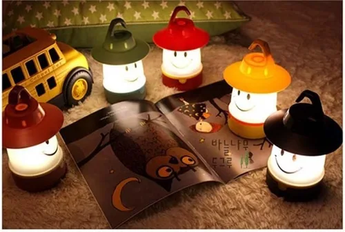 Vista 3 de Linterna LED de sonrisa: linterna de camping nocturna portátil para niños (Diente de león)