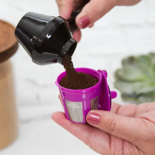 Vista 5 de Perfect Pod EZ-Scoop - Cuchara y embudo para cápsulas de café reutilizables K Cup, 2 cucharadas de capacidad, color negro