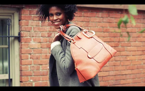 Vista 8 de FafaConcepts - Percha para bolso y accesorio para mujer en forma de corazón, Oro