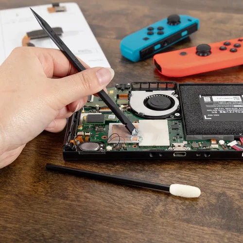 Vista 5 de iFixit Kit de limpieza de precisión: teléfono, computadora portátil, tableta