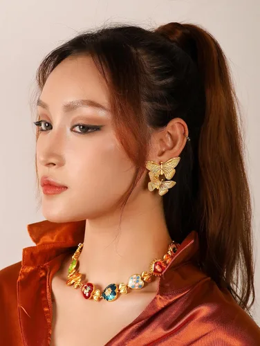 Vista 2 de OJERRY Aretes de corazón de mariposa chapados en oro para mujeres, accesorios de regalo para niñas adolescentes, cosas de moda