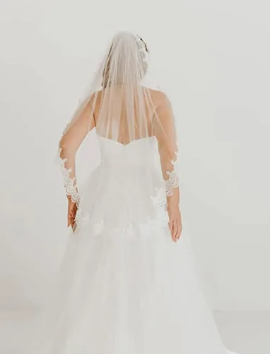 Vista 3 de BIJOU - Wedding Veils For Brides - Beautiful Mid-length - 40 inches Length - Bridal Veil With Lace Trim